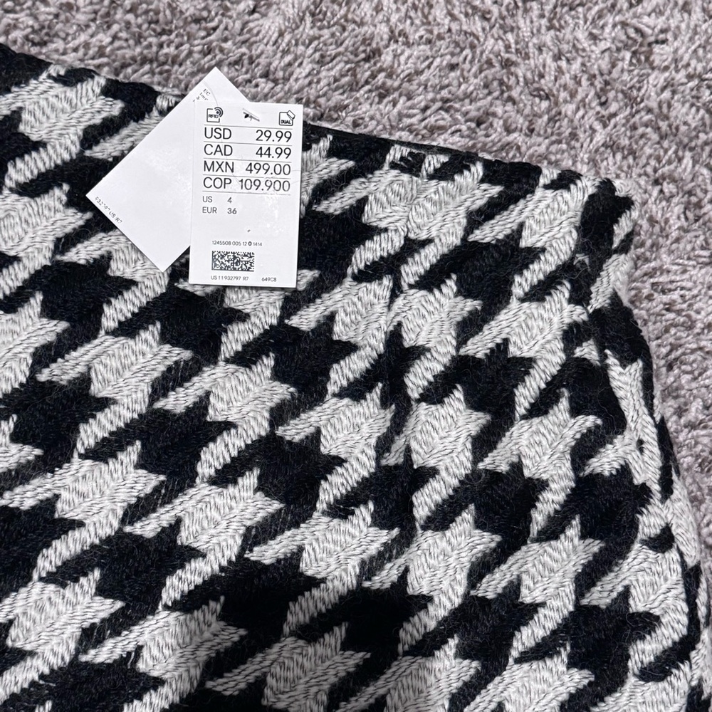 H&M Black and White Houndstooth Mini Skirt - Picture 4 of 4